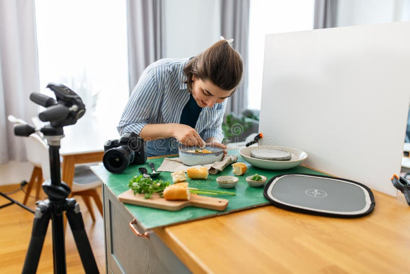 What Most People Get Wrong About Arranging Food and Decor Together