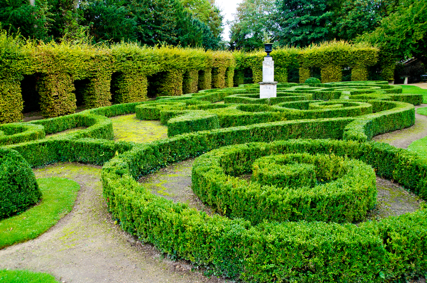 Grounded Hedge Maze At Eileen Perry Blog inside Maze Garden Design Hedge