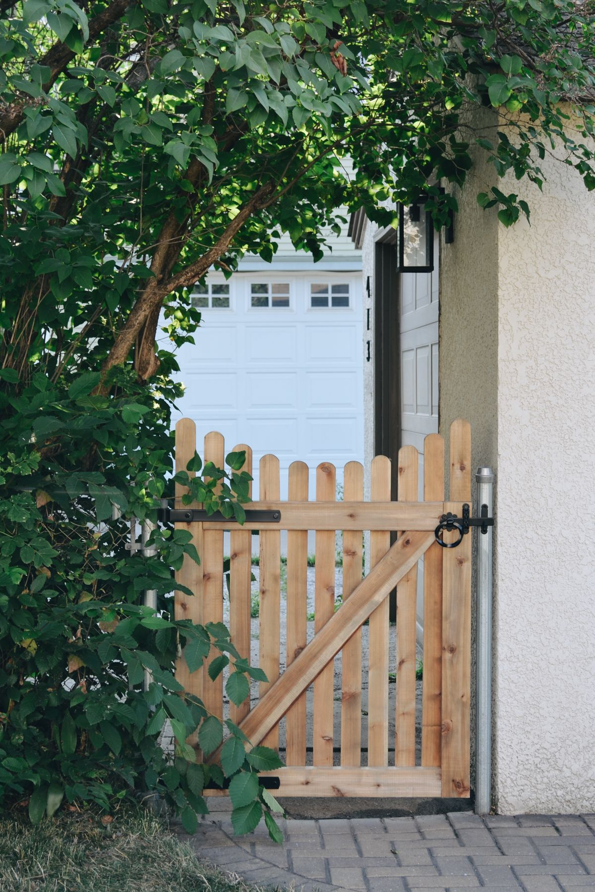 How To Build A Garden Gate + Free Plans! - Francois Et Moi | Wooden ... in How to Build a Wooden Garden Gate That Lasts Decades Without Warping