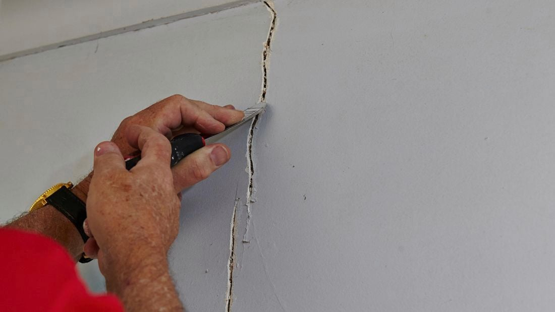 How To Repair Cracks In Plaster - Bunnings Australia pertaining to Why Your Venetian Plaster Cracks and How to Fix It