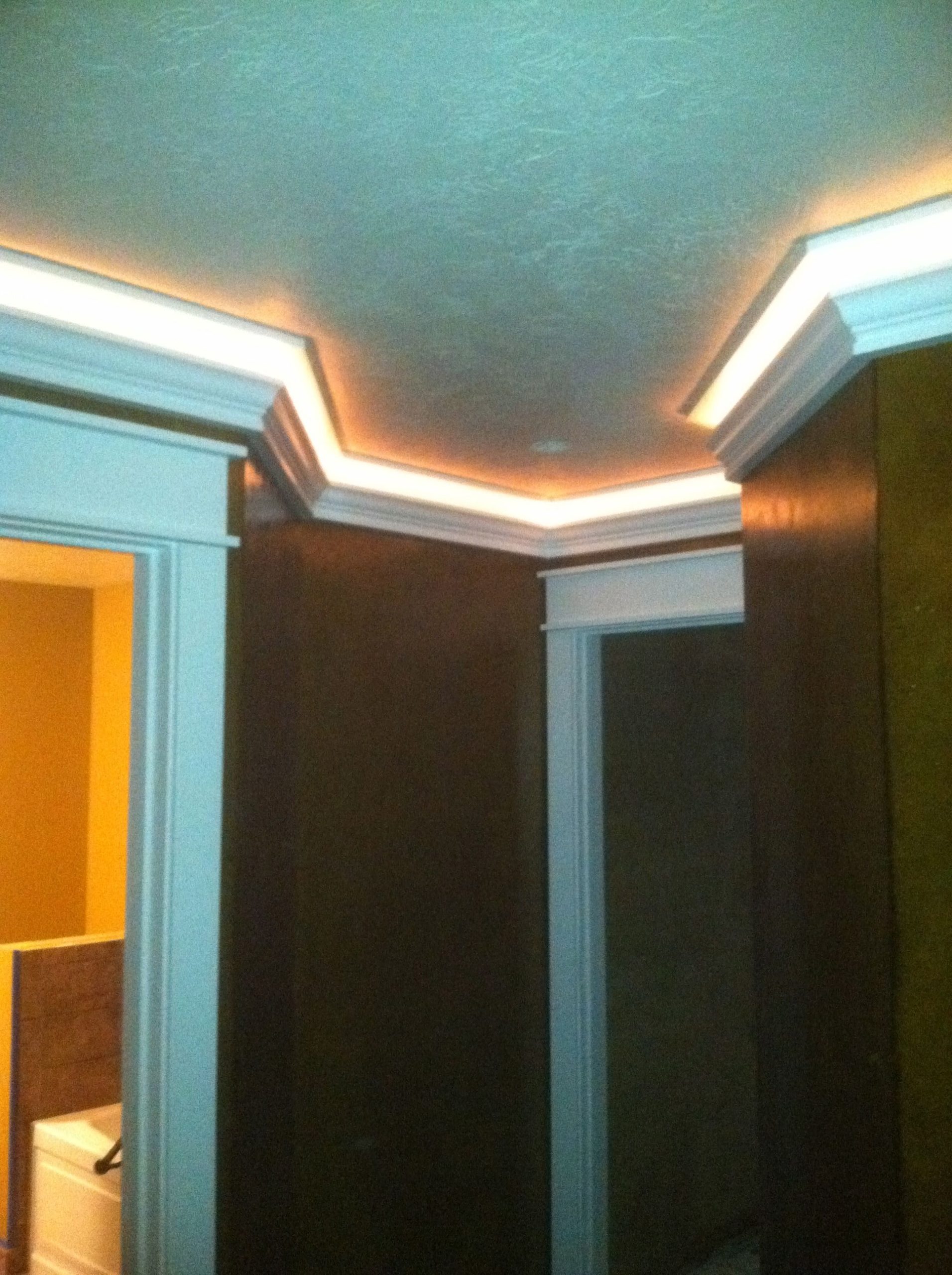 Rooms With Crown Molding Lighting in Cove Lighting Crown Molding