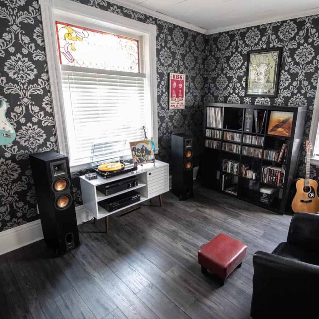 33 Vinyl Listening Room Ideas for Turntable Setup Home Audio