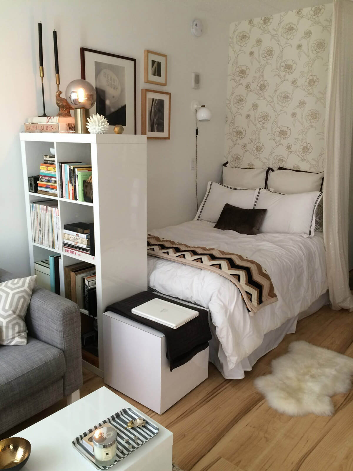 Small Bedroom Layout - Merysolo for Small Space Solutions That Make Bedroom Sitting Areas Feel Luxurious and Inviting