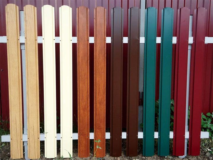 30 Metal Picket Fences To Make Your Home One To Watch - Interiorsherpa in Rustic Pickets to Sleek Metal Panels That Shape the Entire Look of Your Property